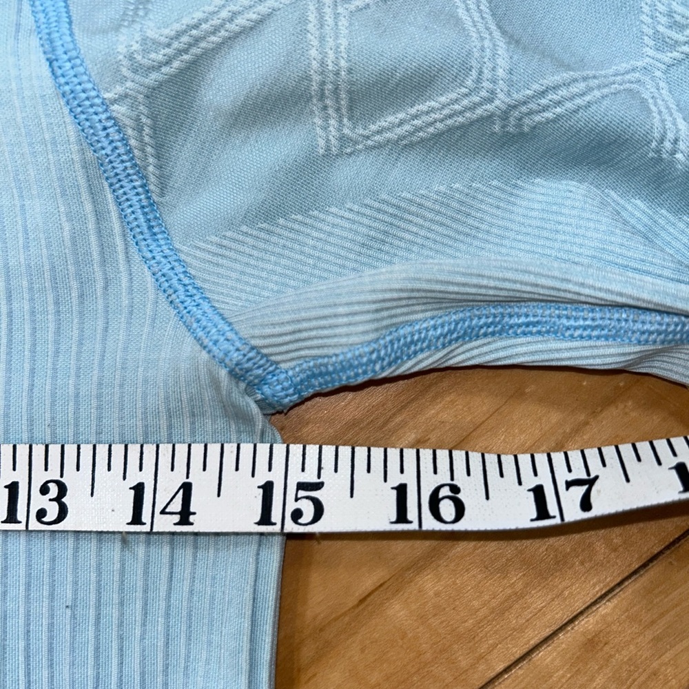 Lululemon long sleeve 2/4 - Picture 4 of 6